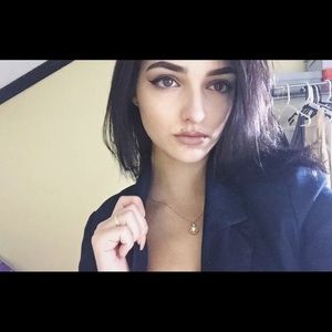 Meet your Posher, Cortney