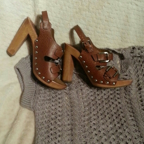 BCBG MAXAZRI PLATFORM HEELS - Picture 1 of 4