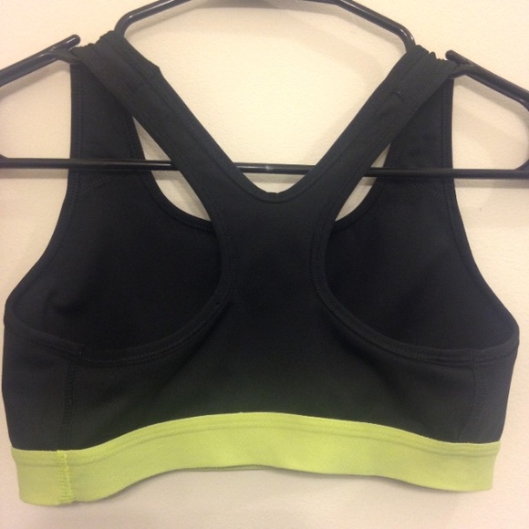 Nike sports bra - Picture 2 of 3
