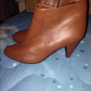 Vintage looking small heeled boots