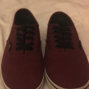 Low top Maroon authentic vans