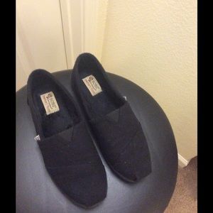Blk Bobs with carpet in the inside of the shoe