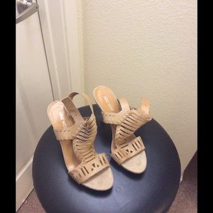 Heels w/ a small platform