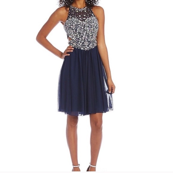 Dress - Picture 4 of 4