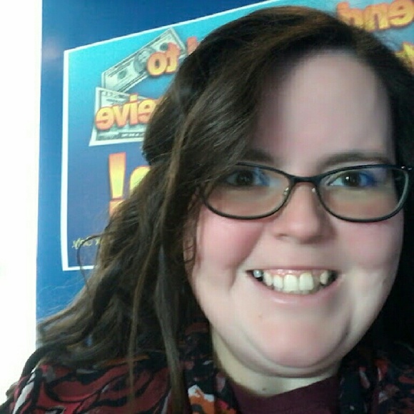 Meet your Posher, Laura - Picture 3 of 4