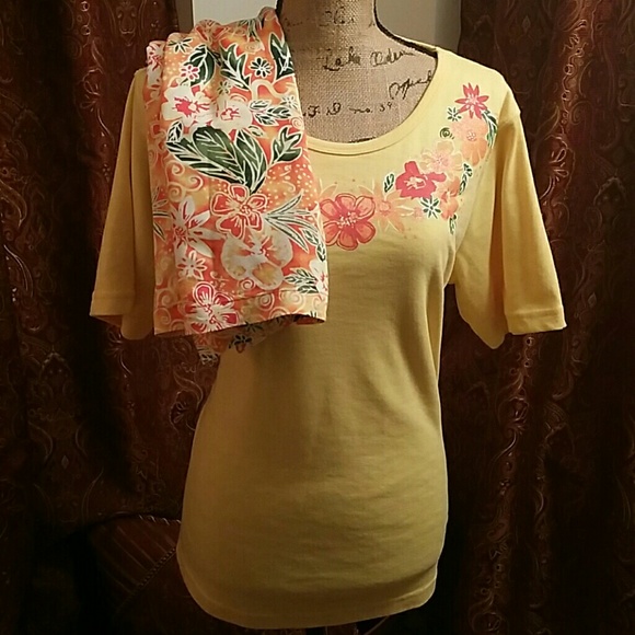 Floral yellow T-shirt & Short set - Picture 2 of 4