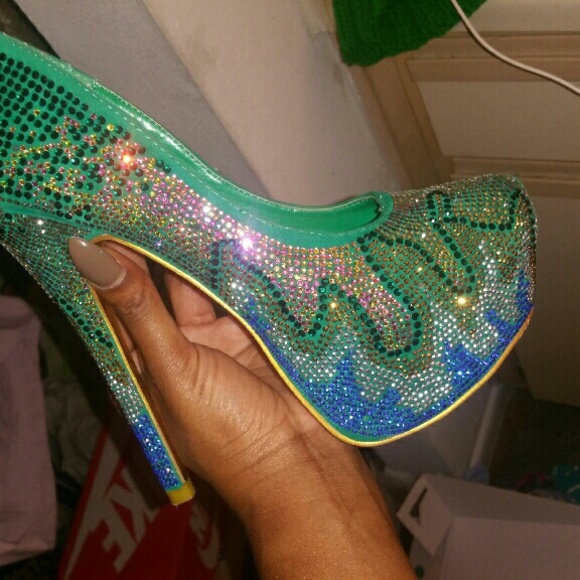 Heels - Picture 1 of 1