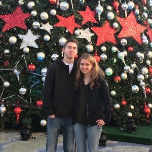 Meet your Posher, Caitlin