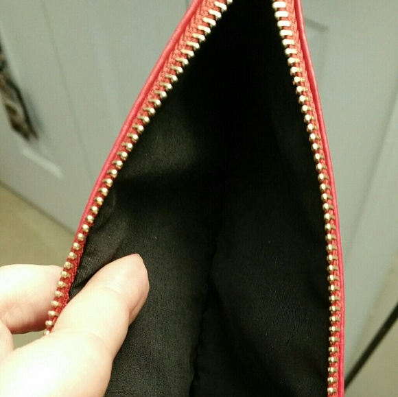 Hard rock wristlet red new with tags - Picture 2 of 4