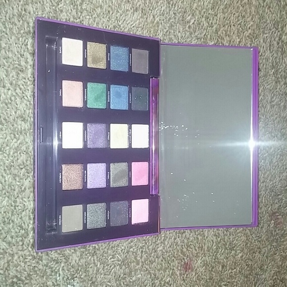 Urban Decay Vice 2 Eyeshadow Palette - Picture 3 of 4