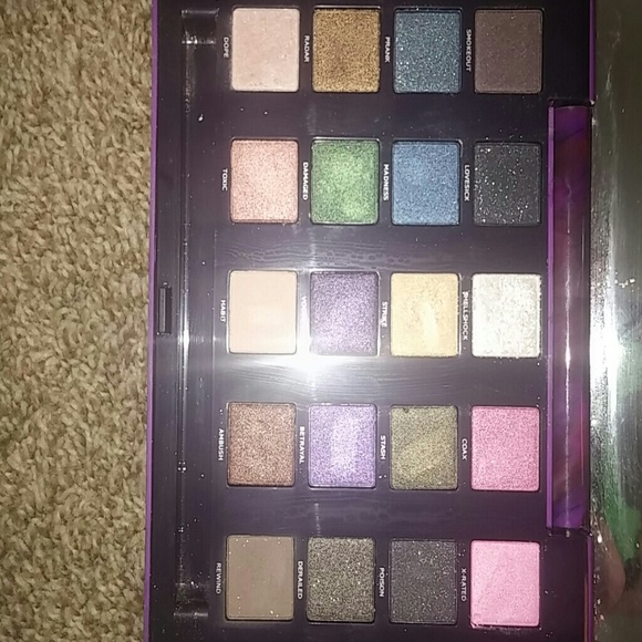 Urban Decay Vice 2 Eyeshadow Palette - Picture 4 of 4