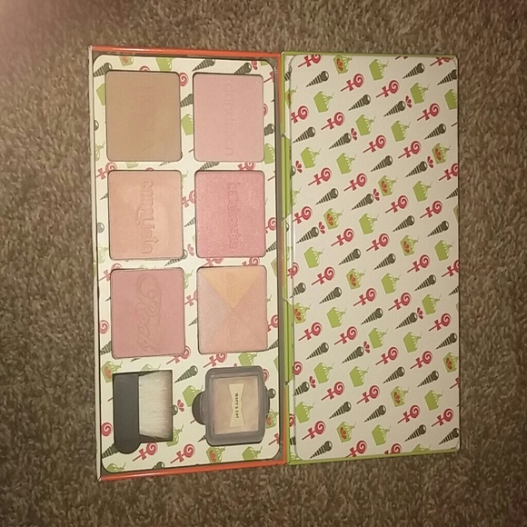 Benefit Cosmetics Cheeky Sweet Spot Box O' Blushes - Picture 2 of 4