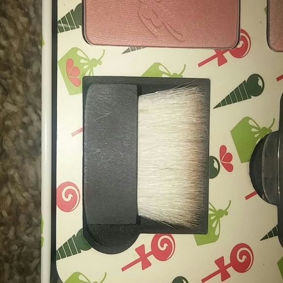 Benefit Cosmetics Cheeky Sweet Spot Box O' Blushes - Picture 3 of 4