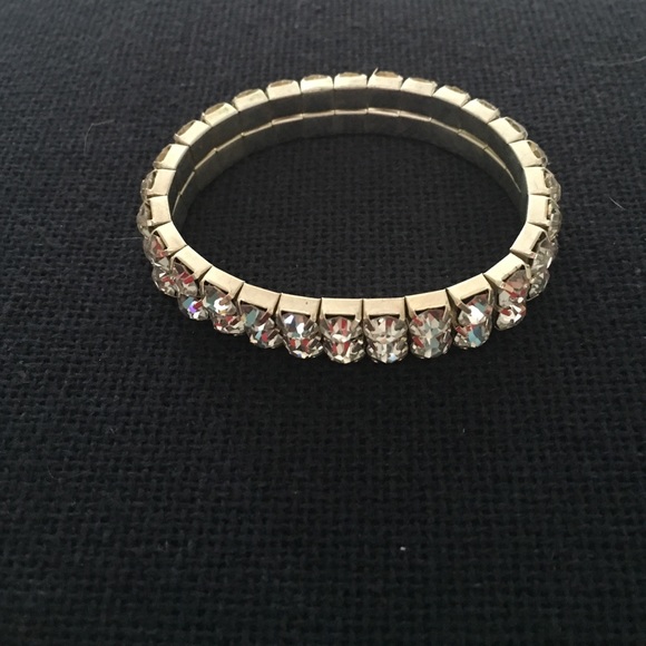 Stretchy rhinestone bracelet