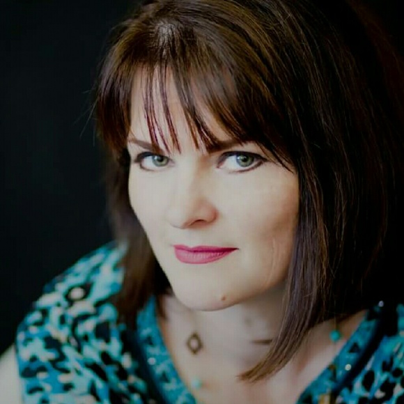 Meet your Posher, Deborah