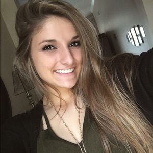 Meet your Posher, Claire