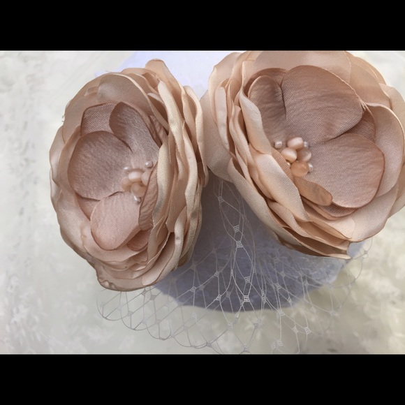 Blush flower hair clips