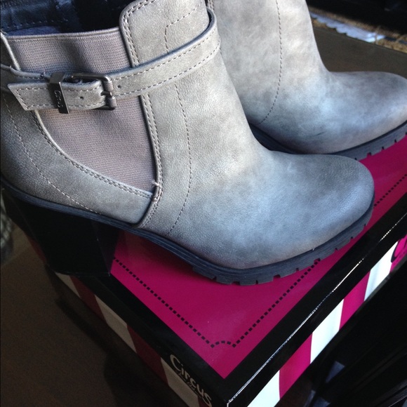 Beautiful Grey Boots! Circus ❤️