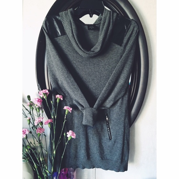 Cowl Neck Sweater RESERVED