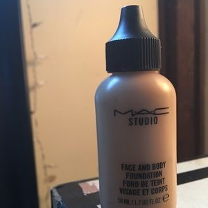 Mac studio face and body foundation