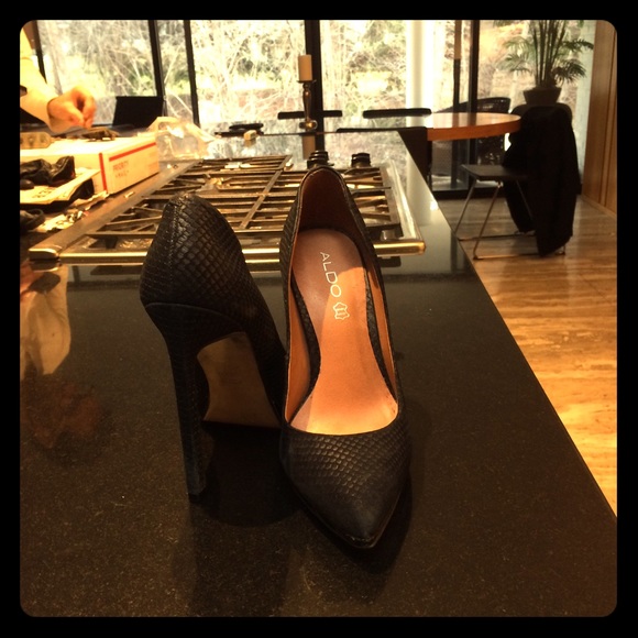 Aldo pumps. Size 9. Only worn 2 times.