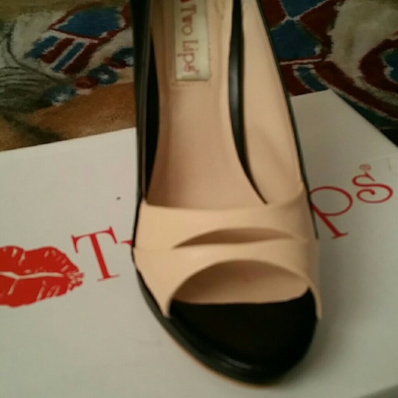 Black heels - Picture 2 of 2