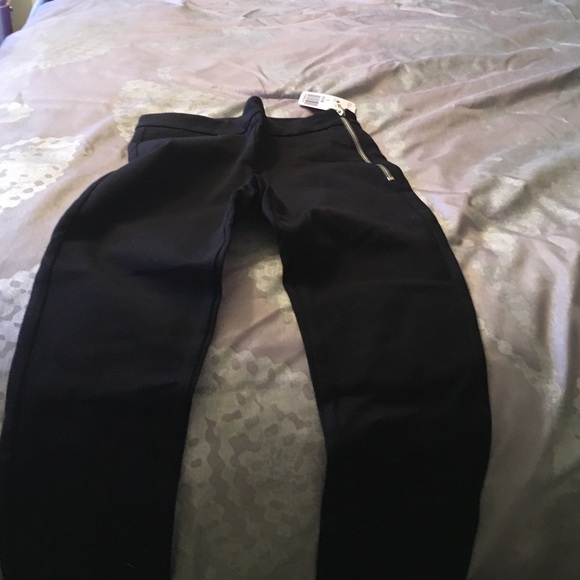 Black leggings with zipper