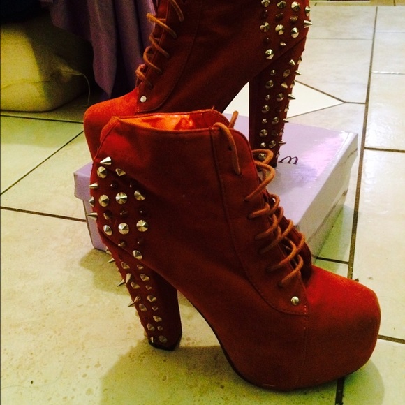 Heels - Picture 2 of 2