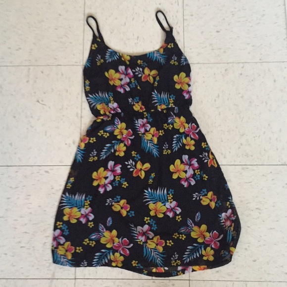 Cute spring dress with cut out back