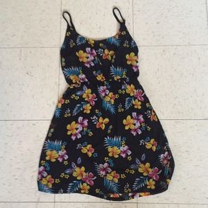 Cute spring dress with cut out back