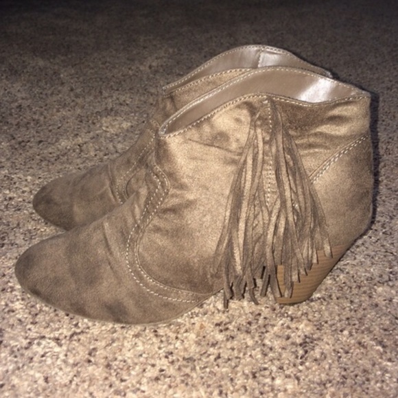 American eagle taupe suede fringe booties