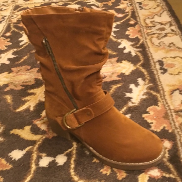 Boots - Picture 2 of 4