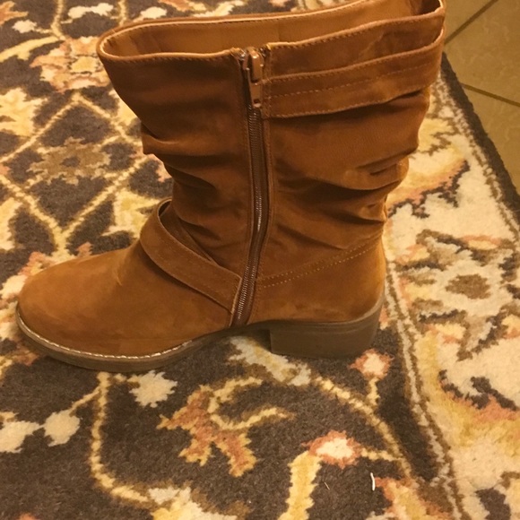 Boots - Picture 3 of 4