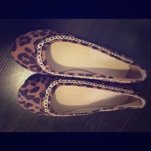 Leopard print flats with gold chain
