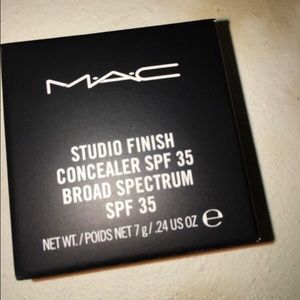 Mac nw20 concealer💢sold 💢