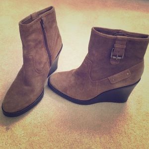 adorable brown suede booties women's SZ 7M
