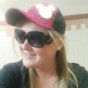 Meet your Posher, Stephany