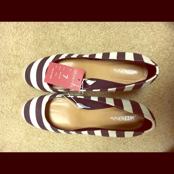 NWT Merona navy and cream wedges
