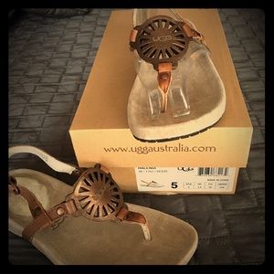 SALE!  UGG Halendi Sandals