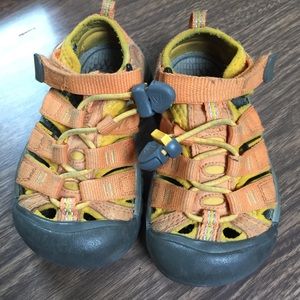 Kids Keens orange and yellow 8 toddler