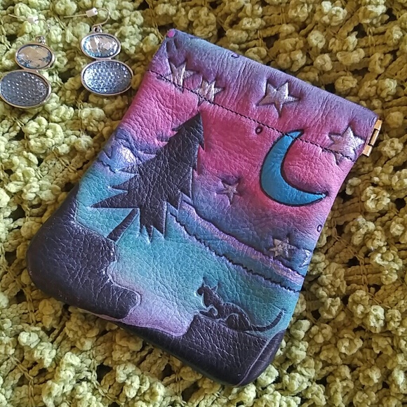Handbags - 🌺🌺SOLD🌺🌺Uniquely cute leather change purse