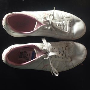 white puma shoes