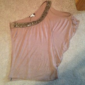 One shoulder shirt