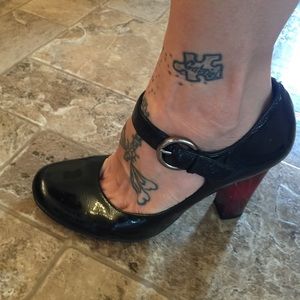 Nine West Mary Jane With Red Heels