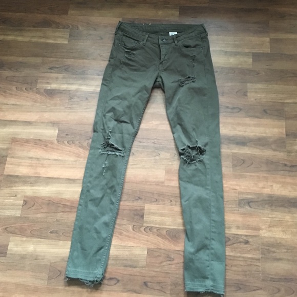 Army green ripped jeans !