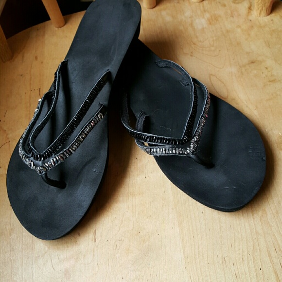 Black beaded flips