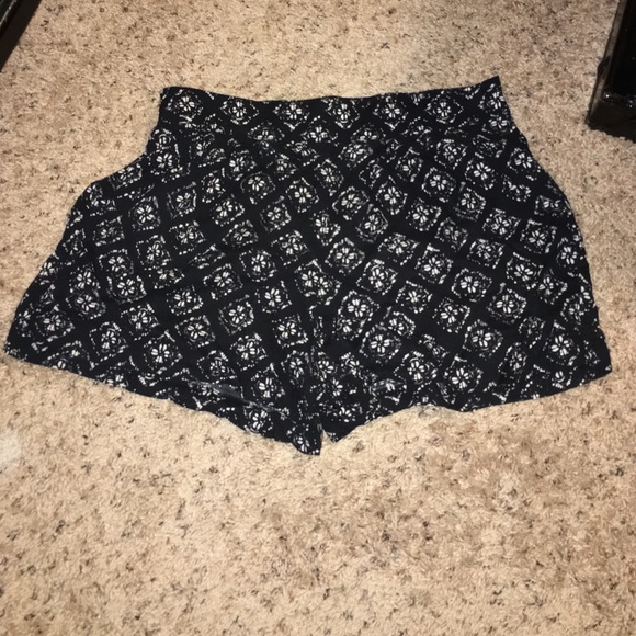 Shorts - Picture 4 of 4