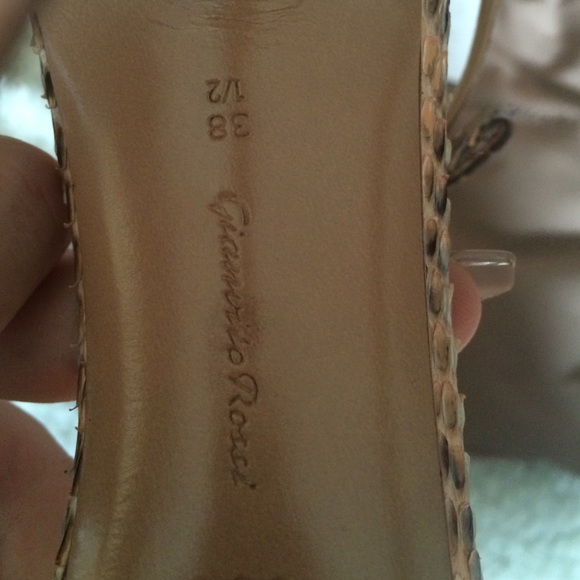 SOLD🚫Gianvito Rossi Python bow sandals - Picture 3 of 4