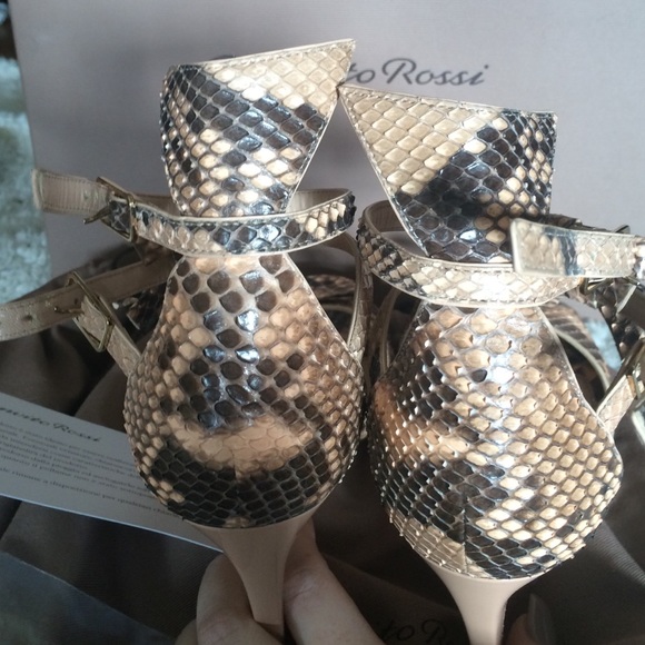 SOLD🚫Gianvito Rossi Python bow sandals - Picture 4 of 4