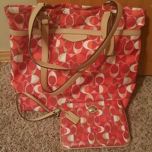 Coach Signature tote & Wristlet !!!